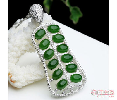 冠尚東澳珠寶 新疆和田碧玉芭蕉扇形吊墜——傳統與時尚的完美融合