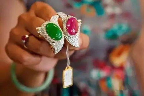 五金交電與珠寶黃金 2017年中國黃金珠寶業(yè)的跨界融合與變革圖鑒